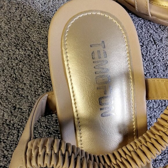 Womens Beaded Wedge Sandals Size US 10 Beige Rhinestone Floral Slingback Boho - Picture 11 of 11